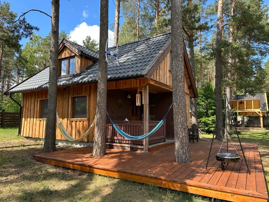Drewniany Domek z sauną w Miotkowie z tarasem i parasolem